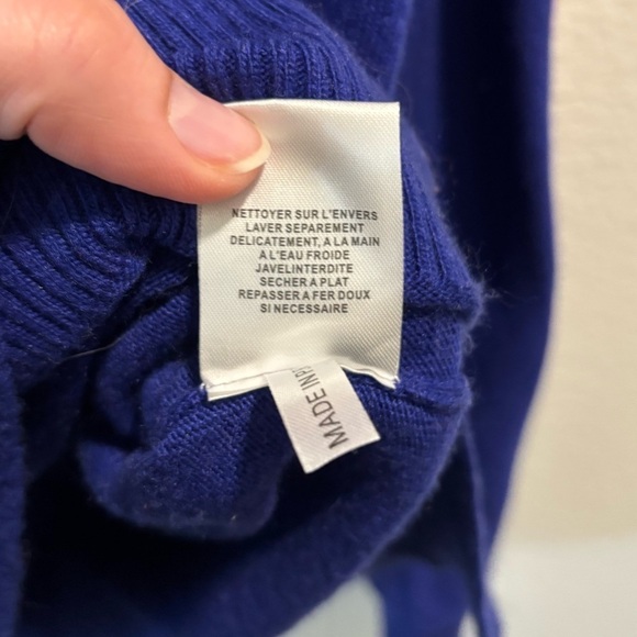 Marina V Paris Sweater with colored accents on sleeve - Picture 8 of 8